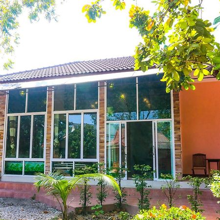 Phalaburi Resort Ban Chang  Exterior photo