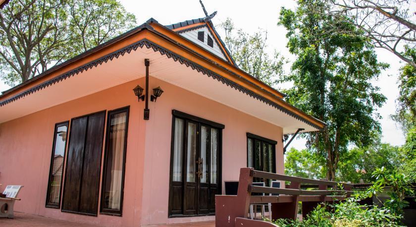 Phalaburi Resort Ban Chang  Exterior photo