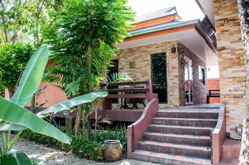 Phalaburi Resort Ban Chang  Exterior photo