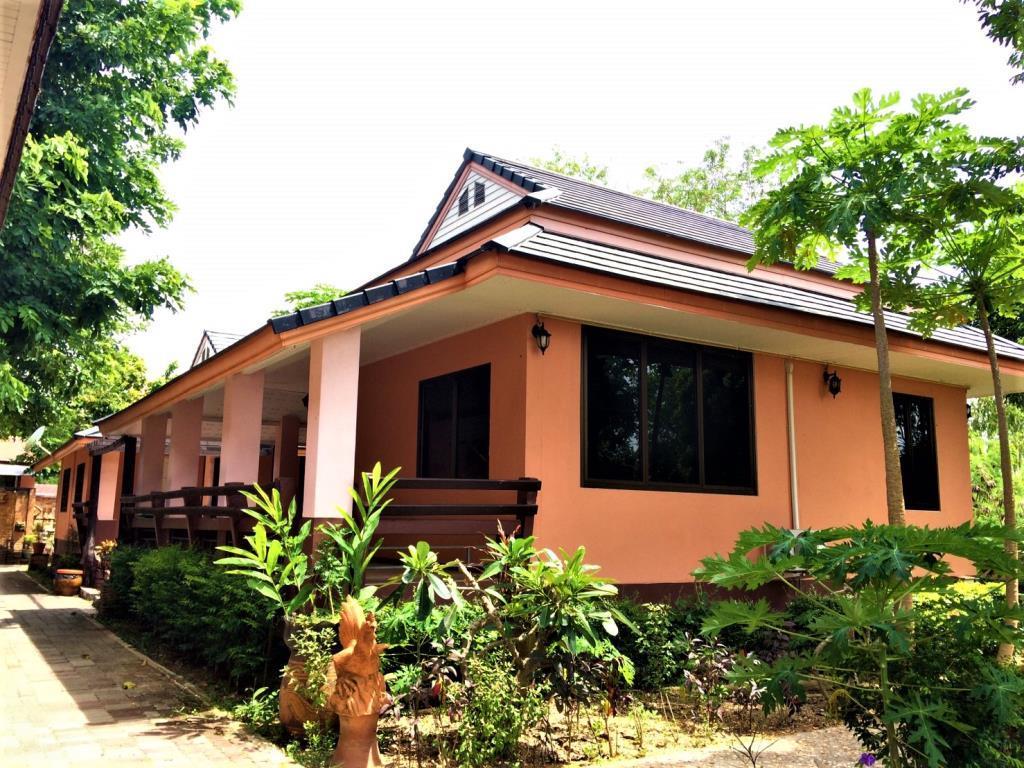Phalaburi Resort Ban Chang  Exterior photo