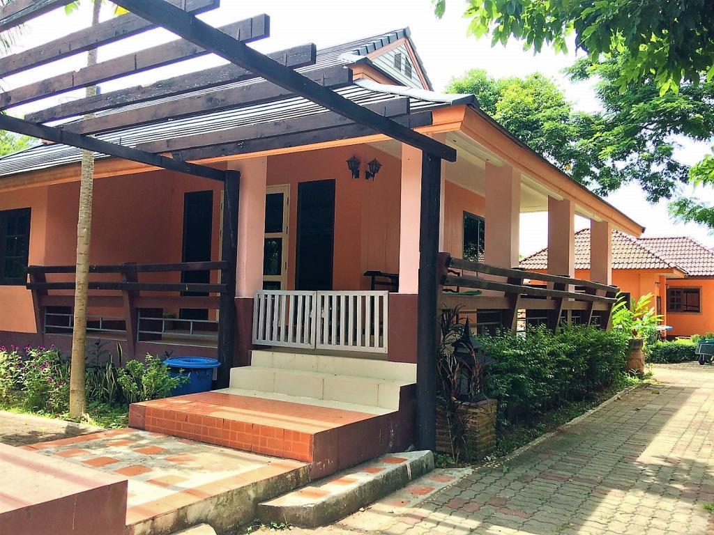 Phalaburi Resort Ban Chang  Exterior photo