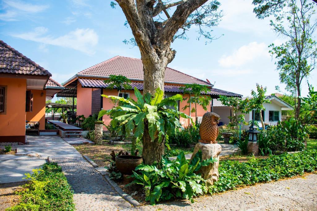 Phalaburi Resort Ban Chang  Exterior photo