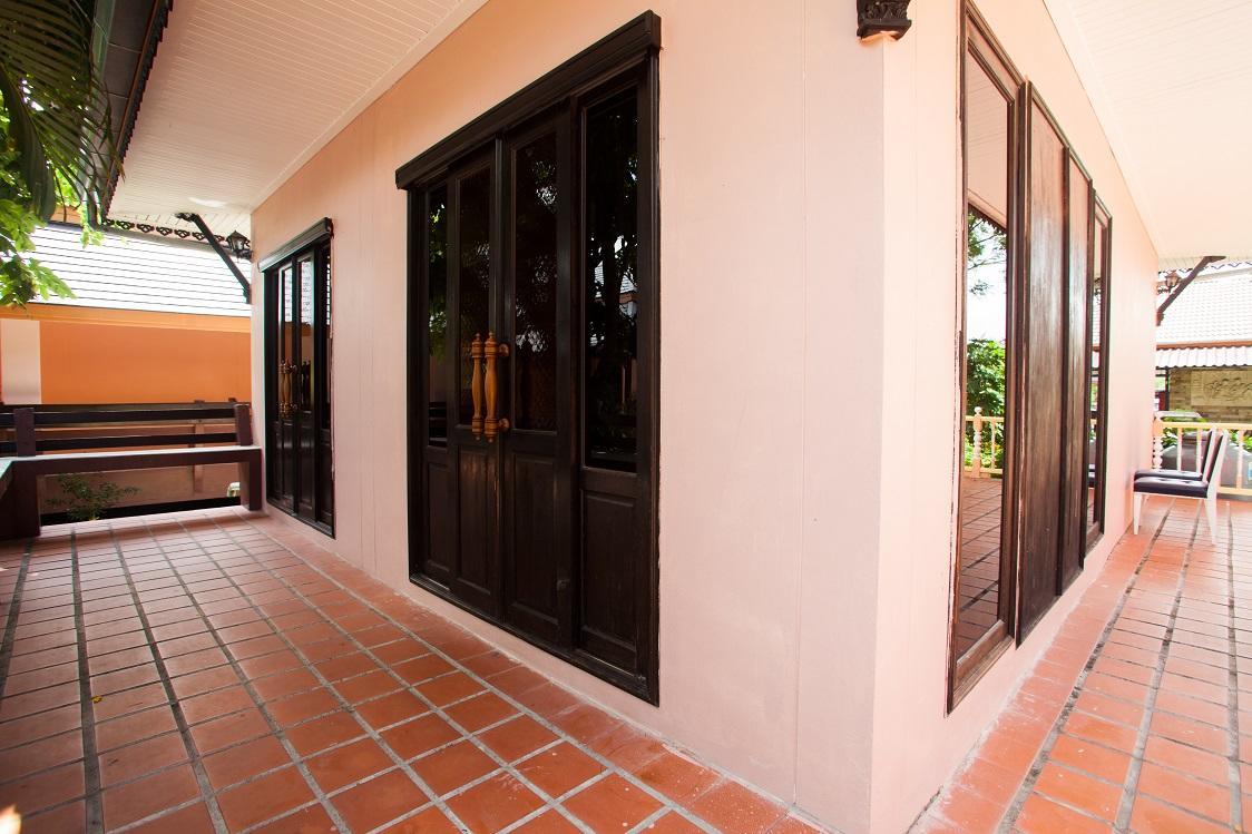 Phalaburi Resort Ban Chang  Exterior photo