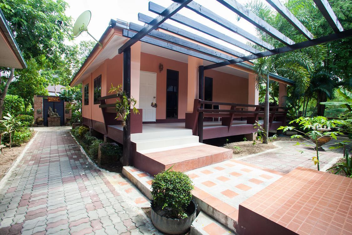 Phalaburi Resort Ban Chang  Exterior photo